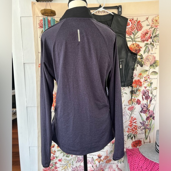 Women’s size L REI co-op shell. 1/4 zip front, thumb holes, side pocket with zip - Picture 3 of 6